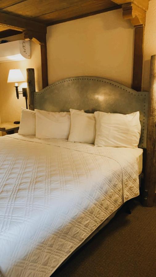 Trails Inn *
